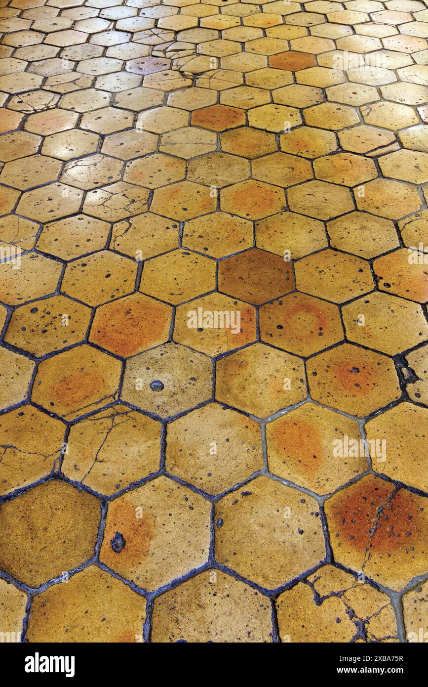 Floor tiles hi-res stock photography and images - Alamy