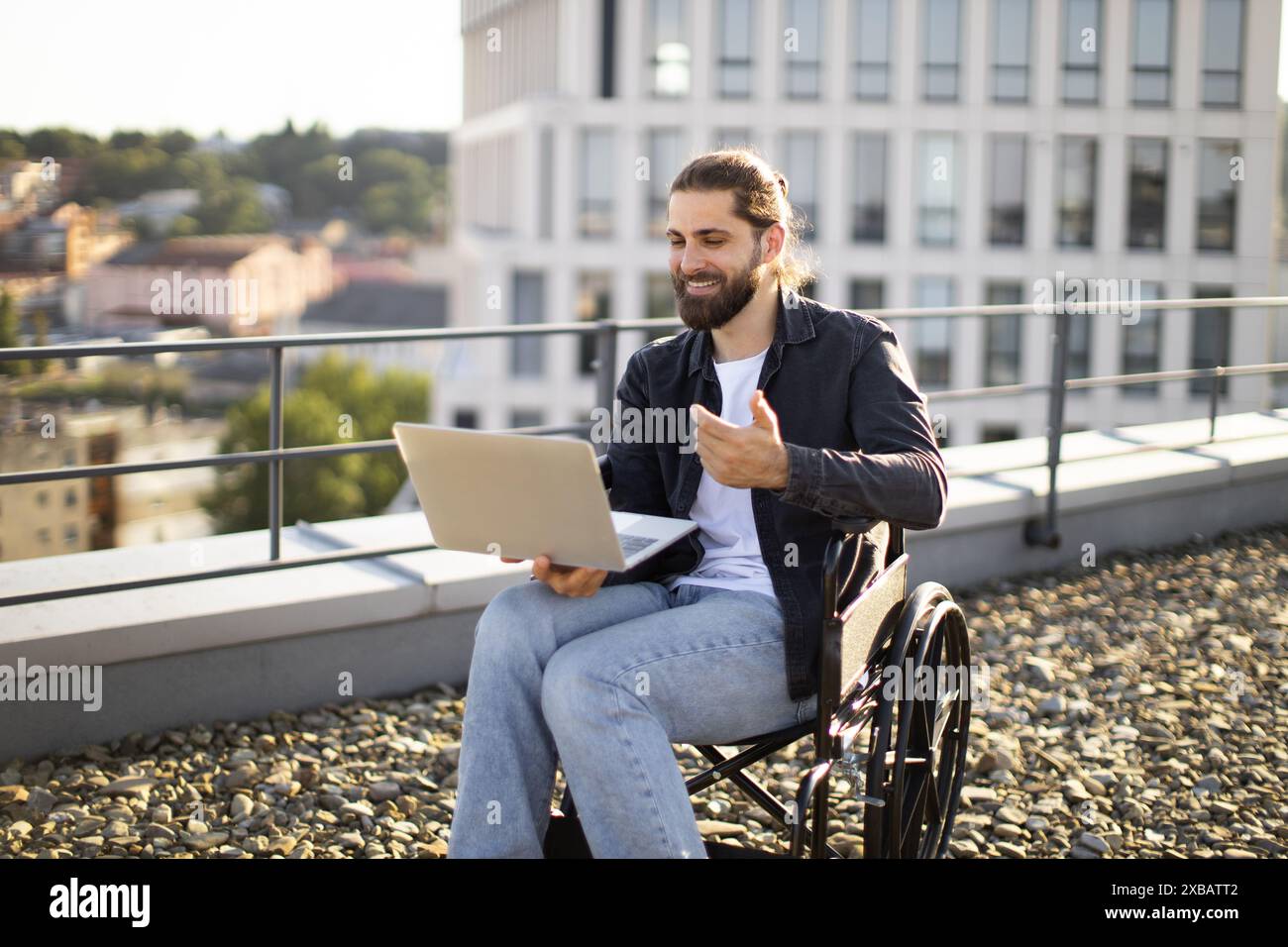 Inclusive work environment hi-res stock photography and images - Alamy