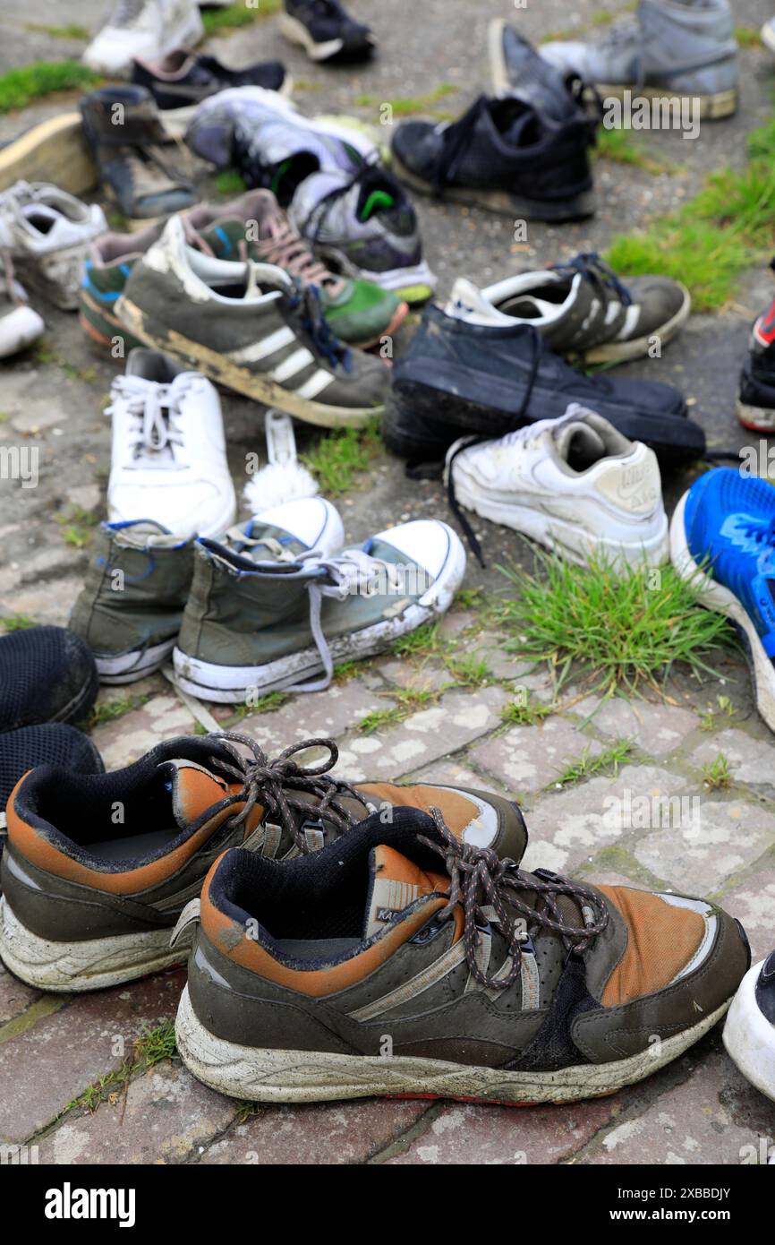 Muddy shoes hi-res stock photography and images - Alamy
