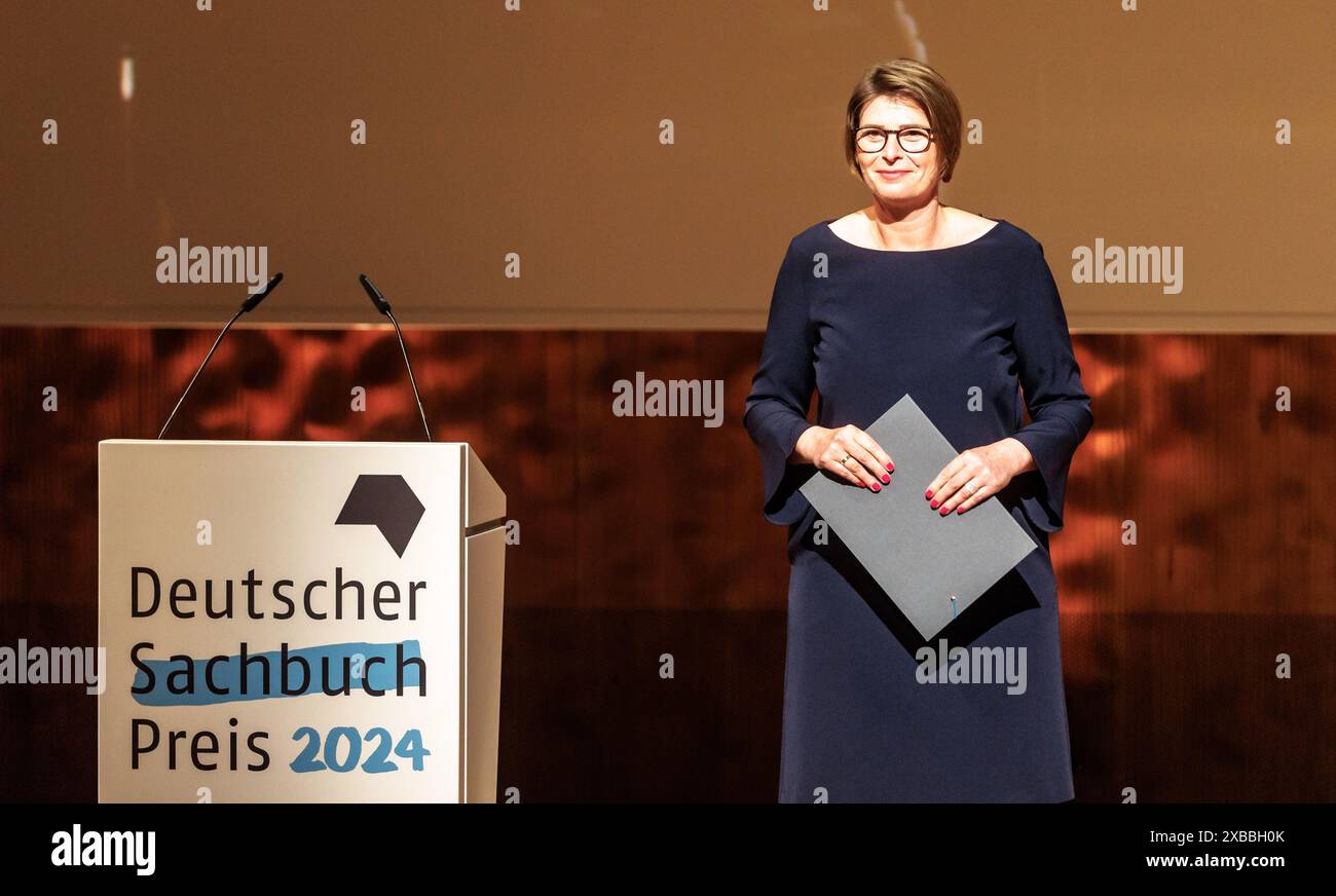 Hamburg, Germany. 11th June, 2024. Author Christina Morina is delighted to have received the German Non-Fiction Prize 2024 for her book 'Tausend Aufbrüche'. The Book Culture and Reading Promotion Foundation of the German Publishers and Booksellers Association has been awarding the prize, which is endowed with a total of 42,500 euros, since 2021. Credit: Markus Scholz/dpa/Alamy Live News Stock Photo