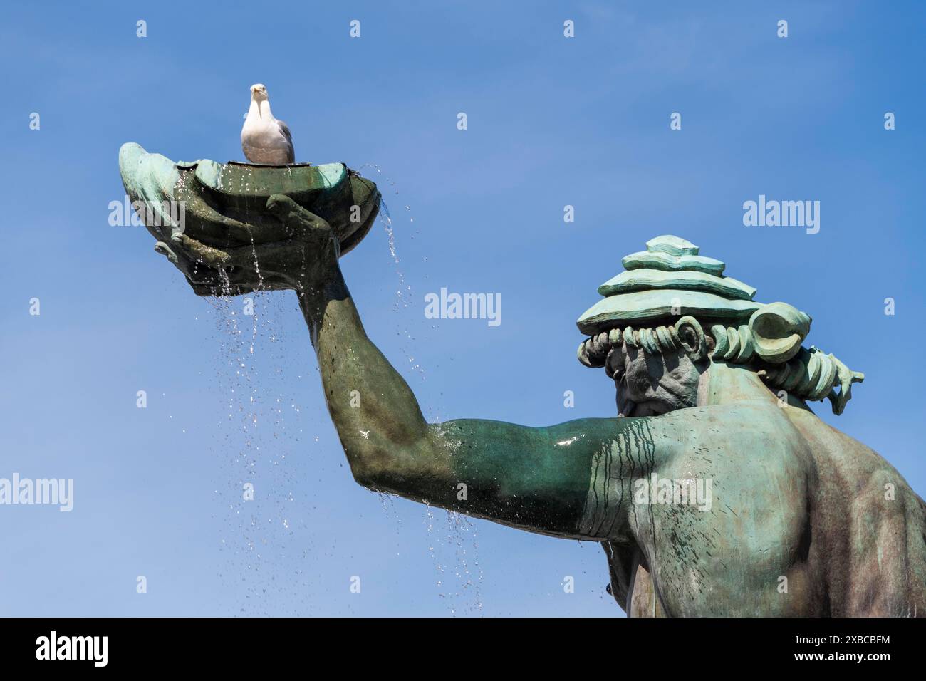 Bronze figure of Poseidon, god of the sea, by Carl Milles, fountain at ...