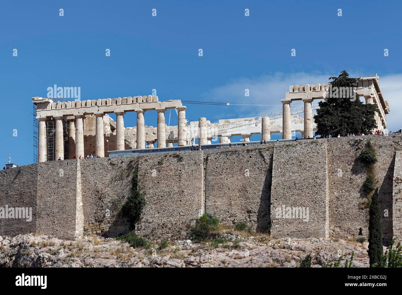 Fortress walls of the Acropolis with Parthenon Temple, Athens, Greece ...