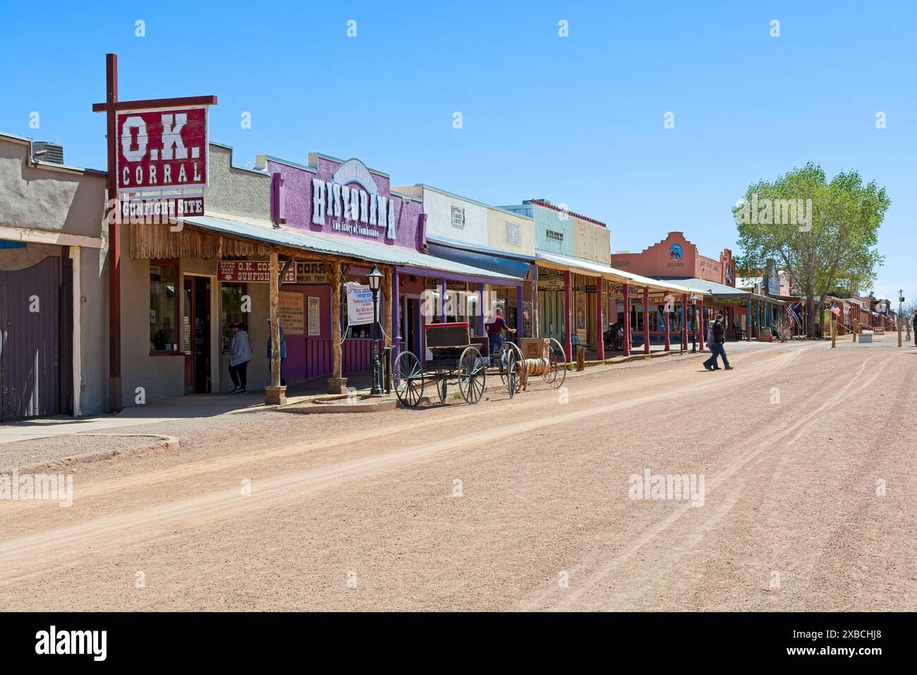 Territorial style old west storefronts line dirt street of downtown Tombstone Arizona — April 2024 Stock Photo