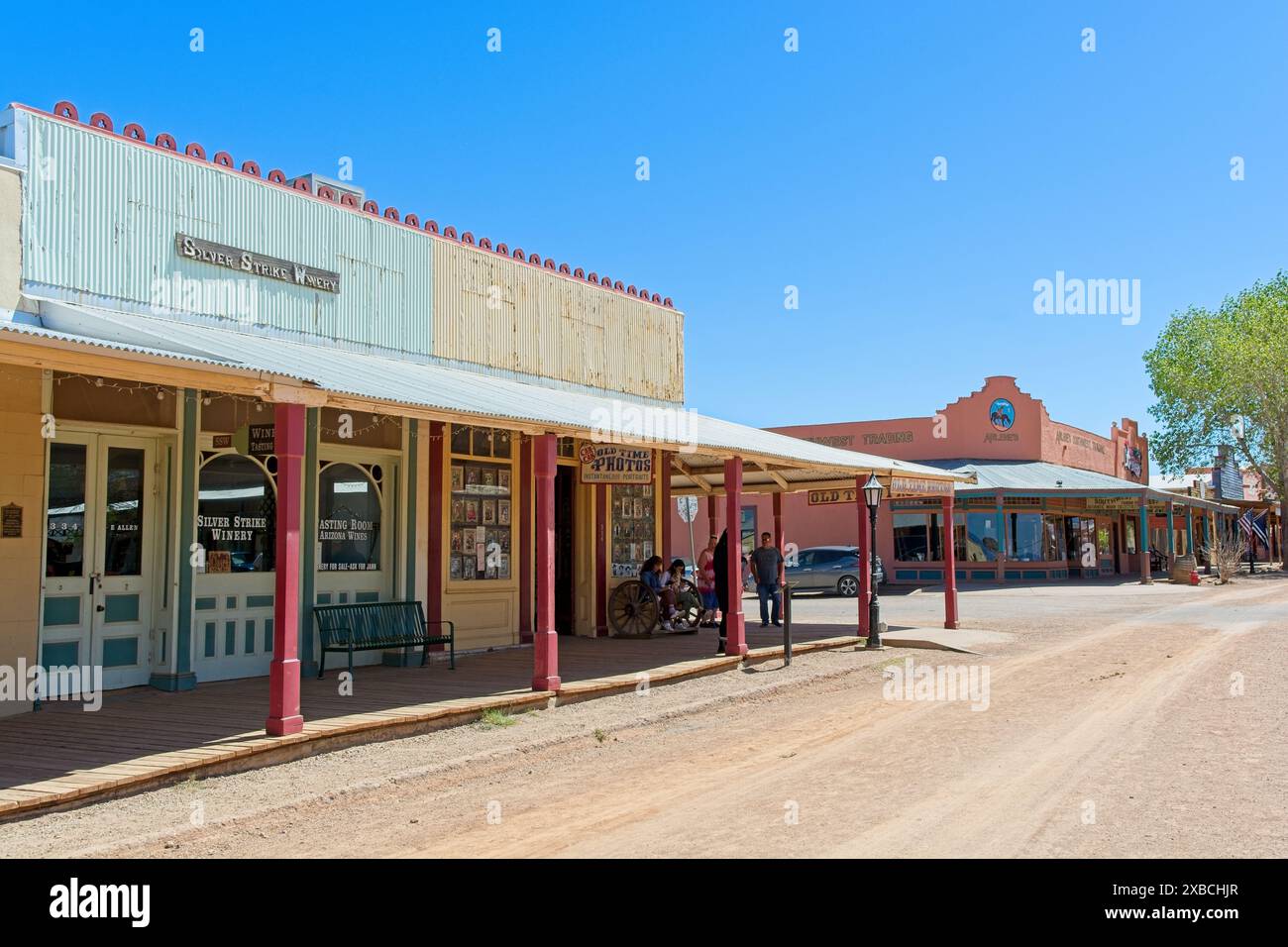 Territorial style old west storefronts line dirt street of downtown Tombstone Arizona — April 2024 Stock Photo