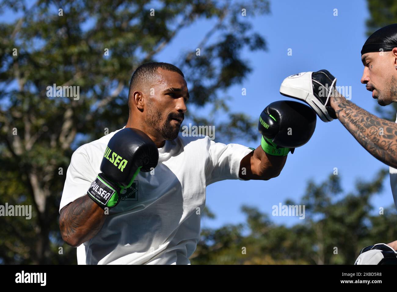 SÃO PAULO, BRASIL - JUNE 11: Boxer Esquiva Falcao during the Spaten Fight Night: Silva x Sonnen: Open training:  at Ibirapuera Park on June 11, 2024 in Sao Paulo, Brazil. (Photo by Leandro Bernardes/PxImages) Stock Photo