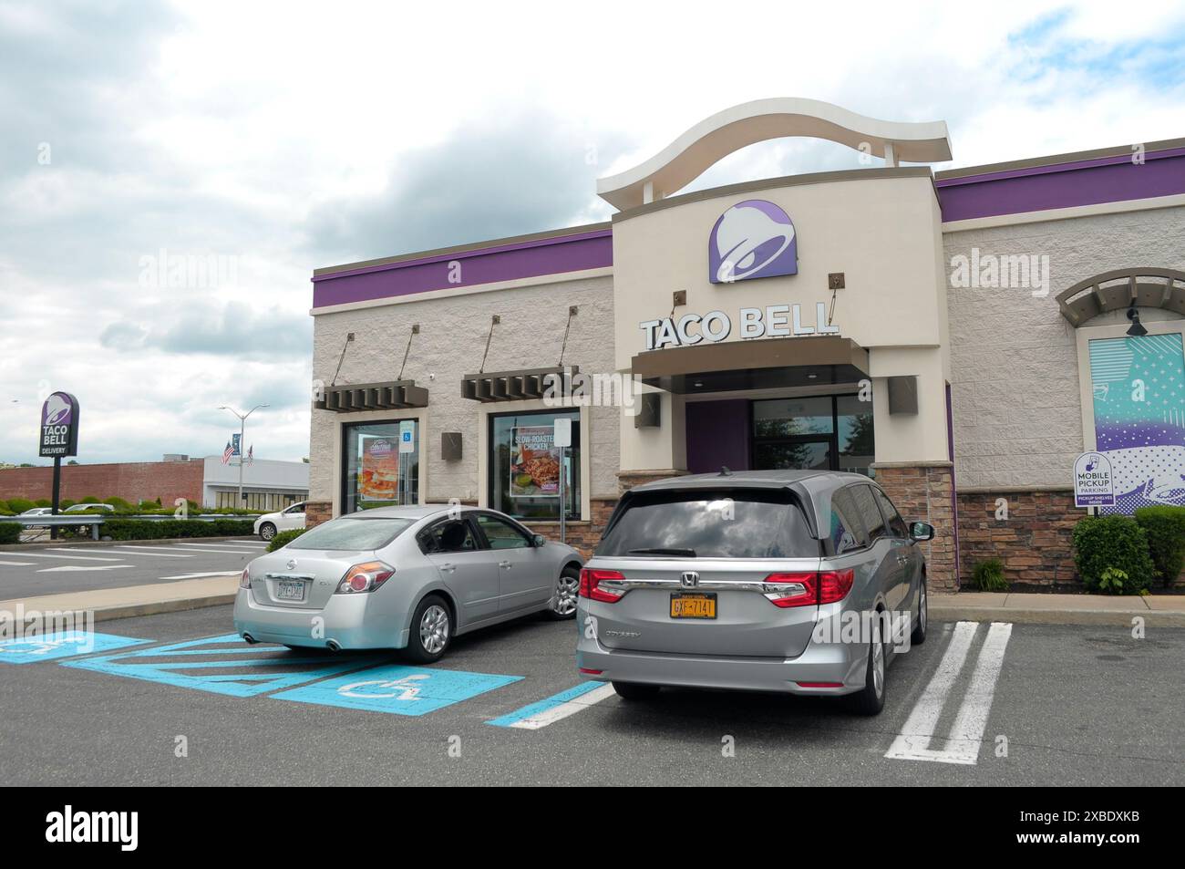 New York, United States. 11th June, 2024. A Taco Bell is seen in the Hicksville neighborhood in Long Island, New York. Credit: SOPA Images Limited/Alamy Live News Stock Photo