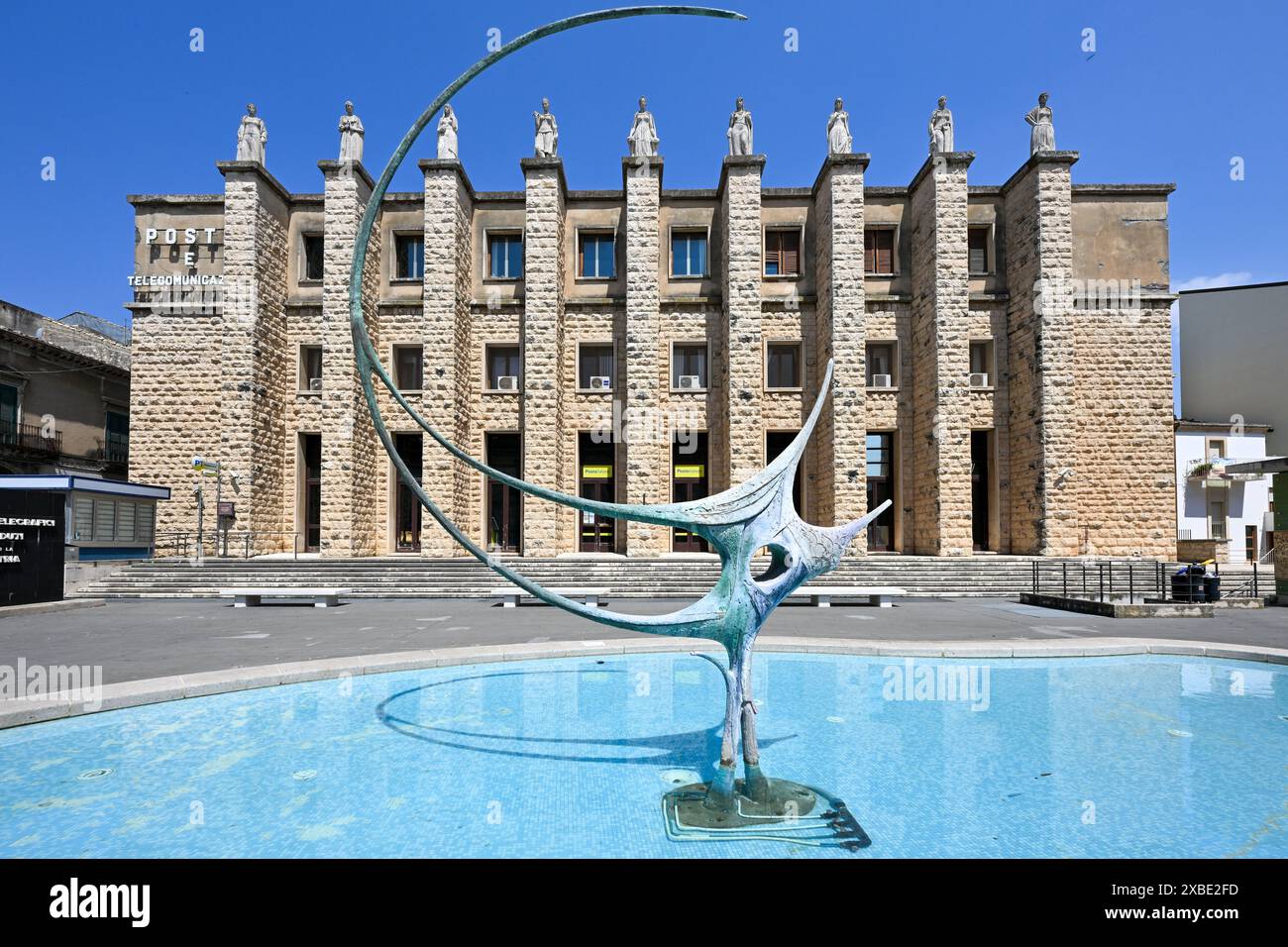 Benito mussolini statue hi-res stock photography and images - Alamy
