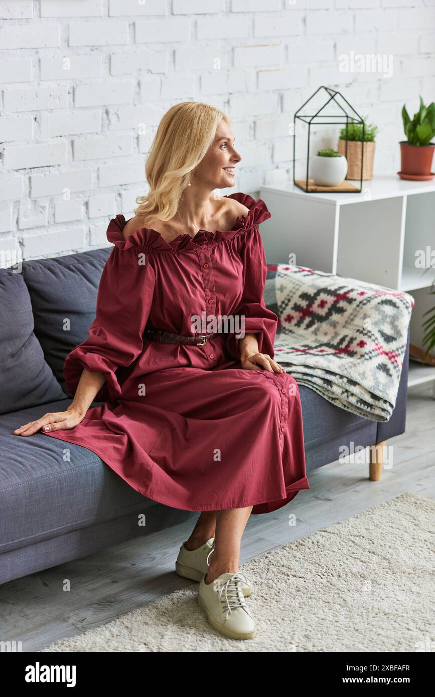 Red dress sitting hi-res stock photography and images - Alamy