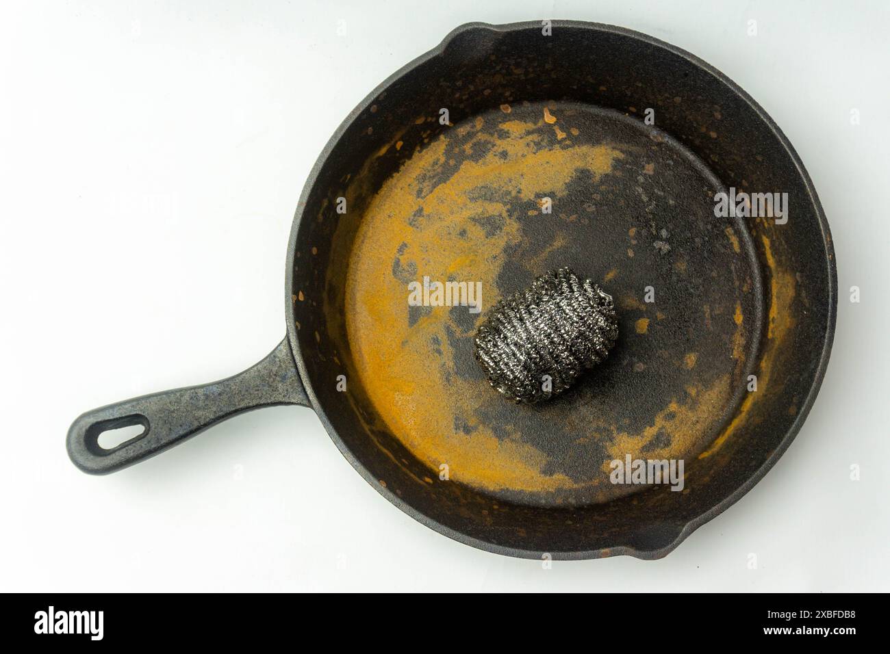 Steel wool scrubbers or stainless steel scrubbers on top of rusty cast