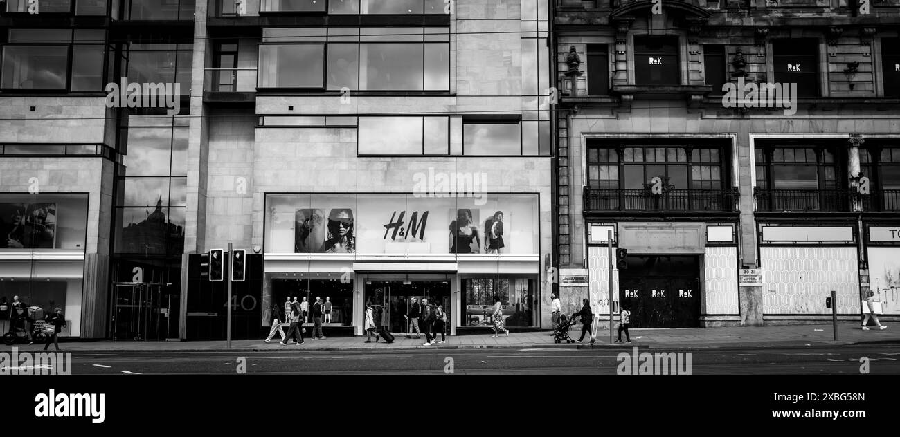 Pedestrians In Princes Street, Edinburgh, Scotland Stock Photo - Alamy