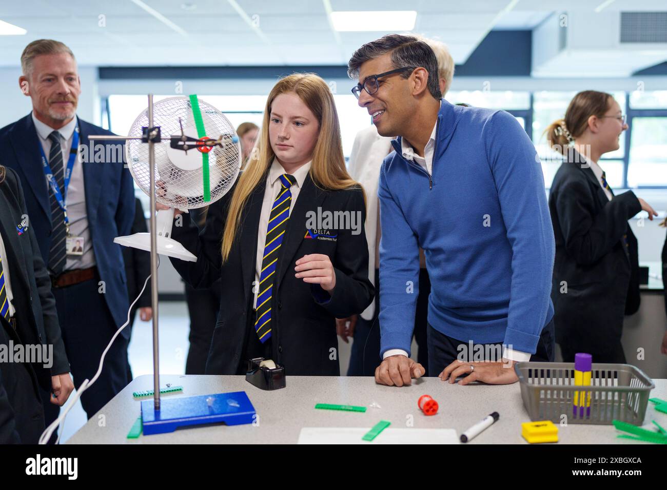 prime-minister-rishi-sunak-speaks-pupils-in-a-science-lesson-during-a