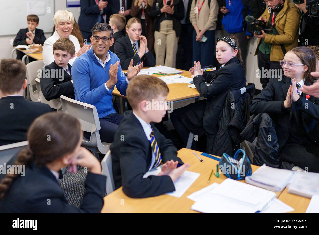 prime-minister-rishi-sunak-joins-pupils-in-a-maths-lesson-during-a