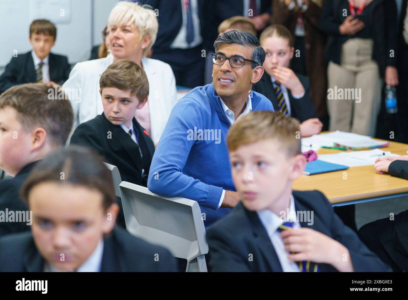 prime-minister-rishi-sunak-joins-pupils-in-a-maths-lesson-during-a