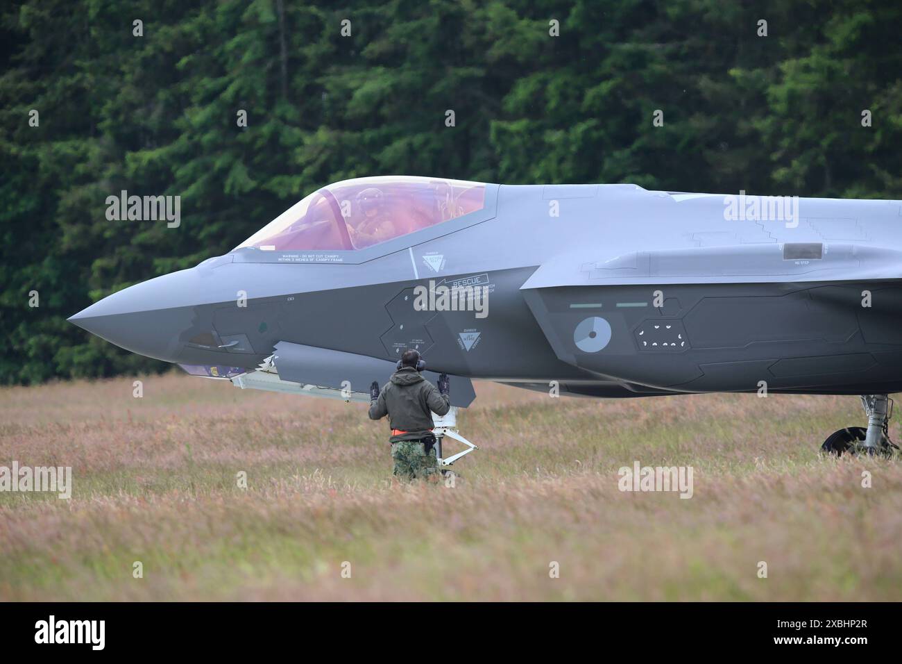 Ein Kampfflugzeug der niederländischen Luftwaffe vom Typ Lockheed Martin F-35A mit der Kennung F-038 auf dem Fliegerhorst Schleswig-Jagel. Die Luftwaffenübung NATO Tiger Meet NTM ist eine gemeinsame miliärische Übung von Luftwaffen-Verbänden aus NATO-Mitgliedstaaten und befreundeten Ländern. Sie findet vom 03. bis 13. Juni 2024 auf dem deutschen Fliegerhorst Schleswig-Jagel statt. Schleswig Schleswig-Holstein Deutschland *** A Lockheed Martin F 35A fighter aircraft of the Dutch Air Force with the registration F 038 at Schleswig Jagel Air Base The NATO Tiger Meet NTM air force exercise is a joi Stock Photo