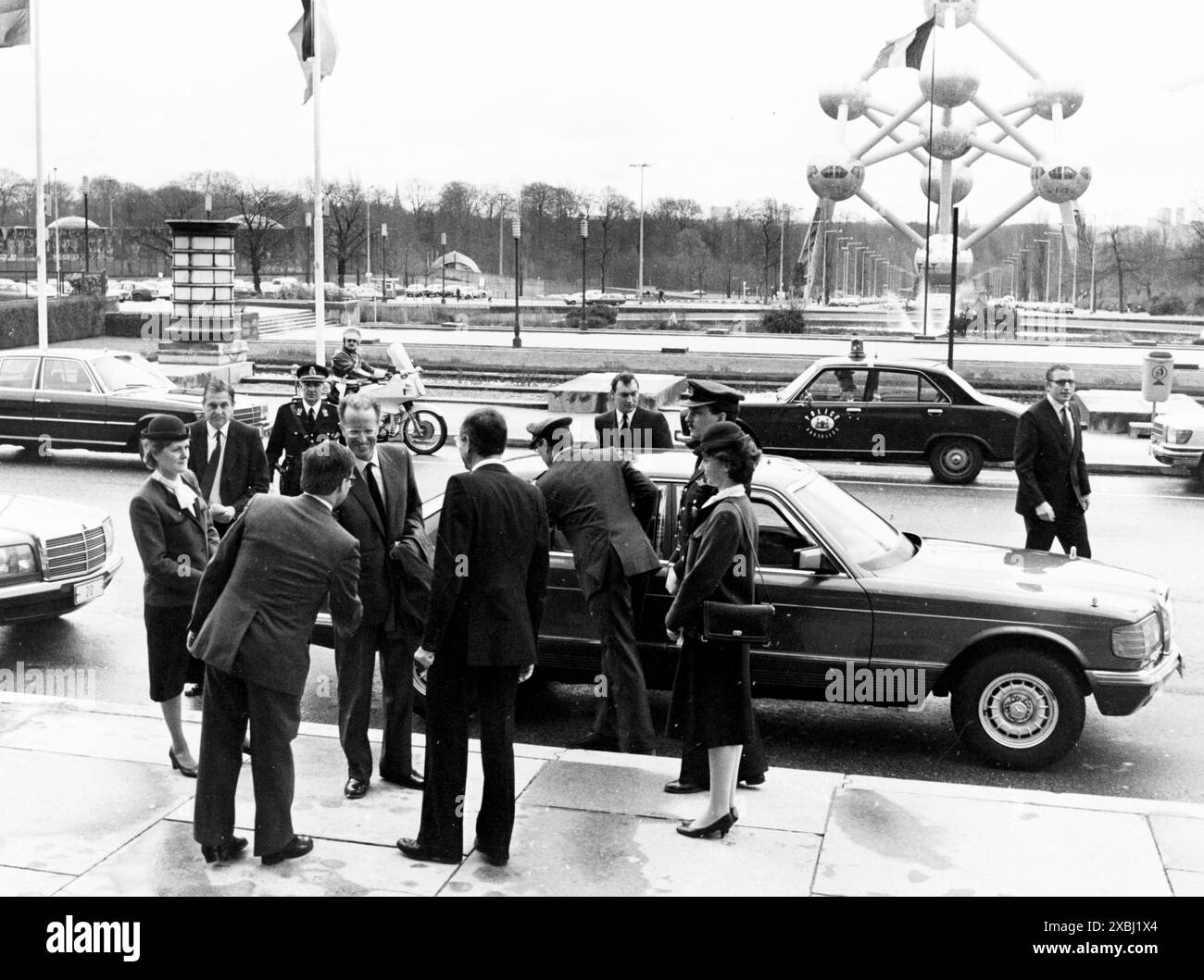 Anni' 80 Bruxelles Archivio Storico Olycom/LaPresse Baldovino del Belgio (Laeken, 7 settembre 1930 - Motril, 31 luglio 1993) principe del Belgio, duca di Brabante, fu re del Belgio dal 16 luglio 1951 fino alla sua morte. Salì al trono in una fase di crisi politica, e molte altre segnarono il suo lungo regno, almeno una delle quali fu il risultato della pubblica espressione della sua fede cattolica. Nella Foto: Re Baldovino del Belgio, Michel Rocard e Paul Keersmaeker ministro dell' Agricoltura belga durante la settimana dell'Agricoltura In the photo: King Baudouin of Belgium, Michel Rocard an Stock Photo