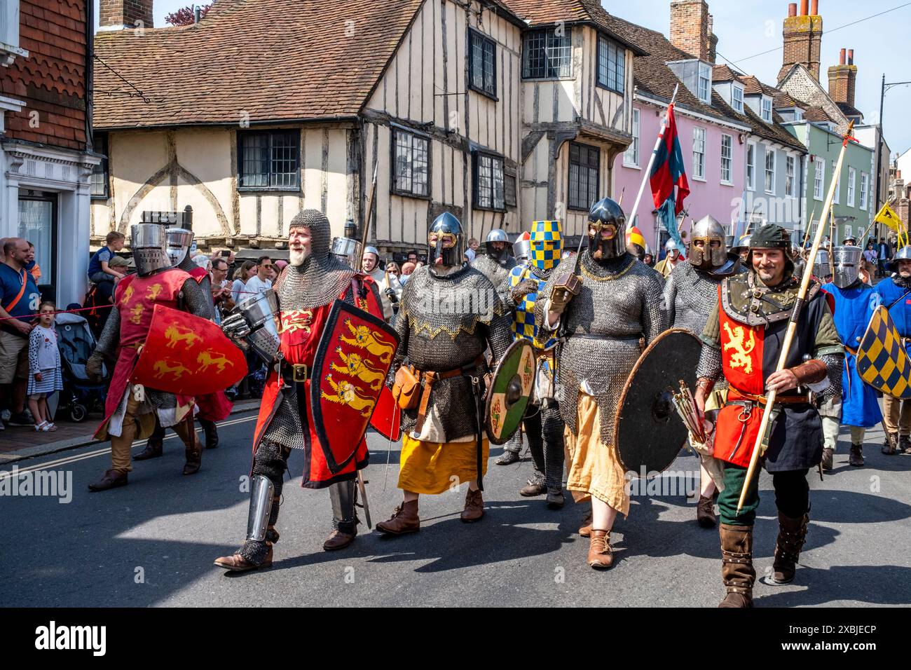 Medieval battle reenactment hi-res stock photography and images - Alamy
