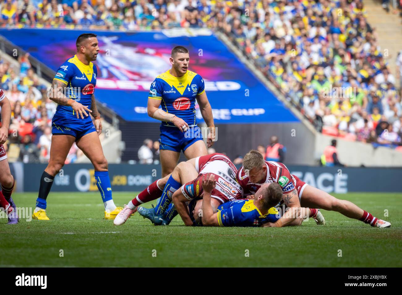 The 2025 Betfred Challenge Cup Final. O'Neill and Cooper tackle Ben