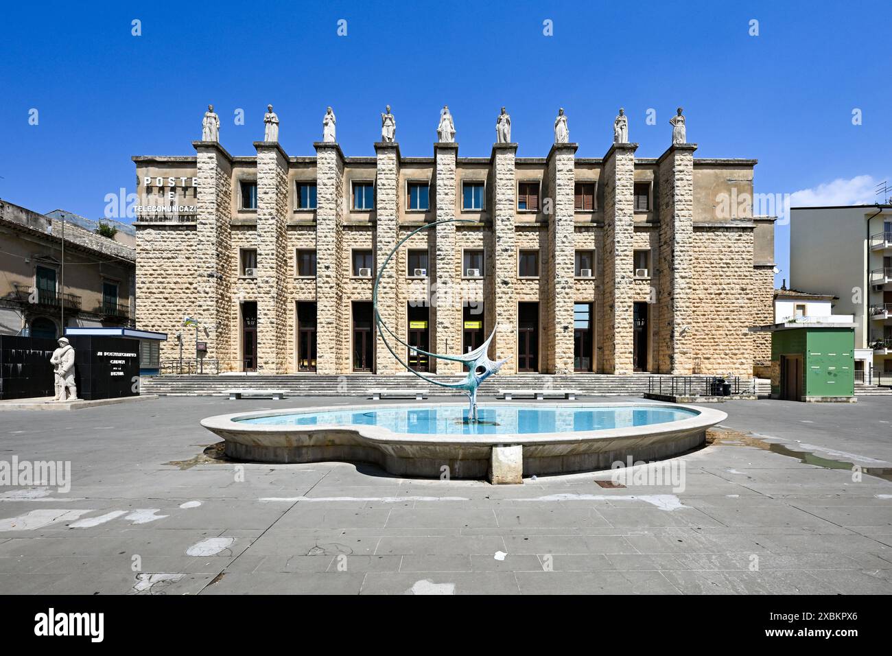 Benito mussolini statue hi-res stock photography and images - Alamy
