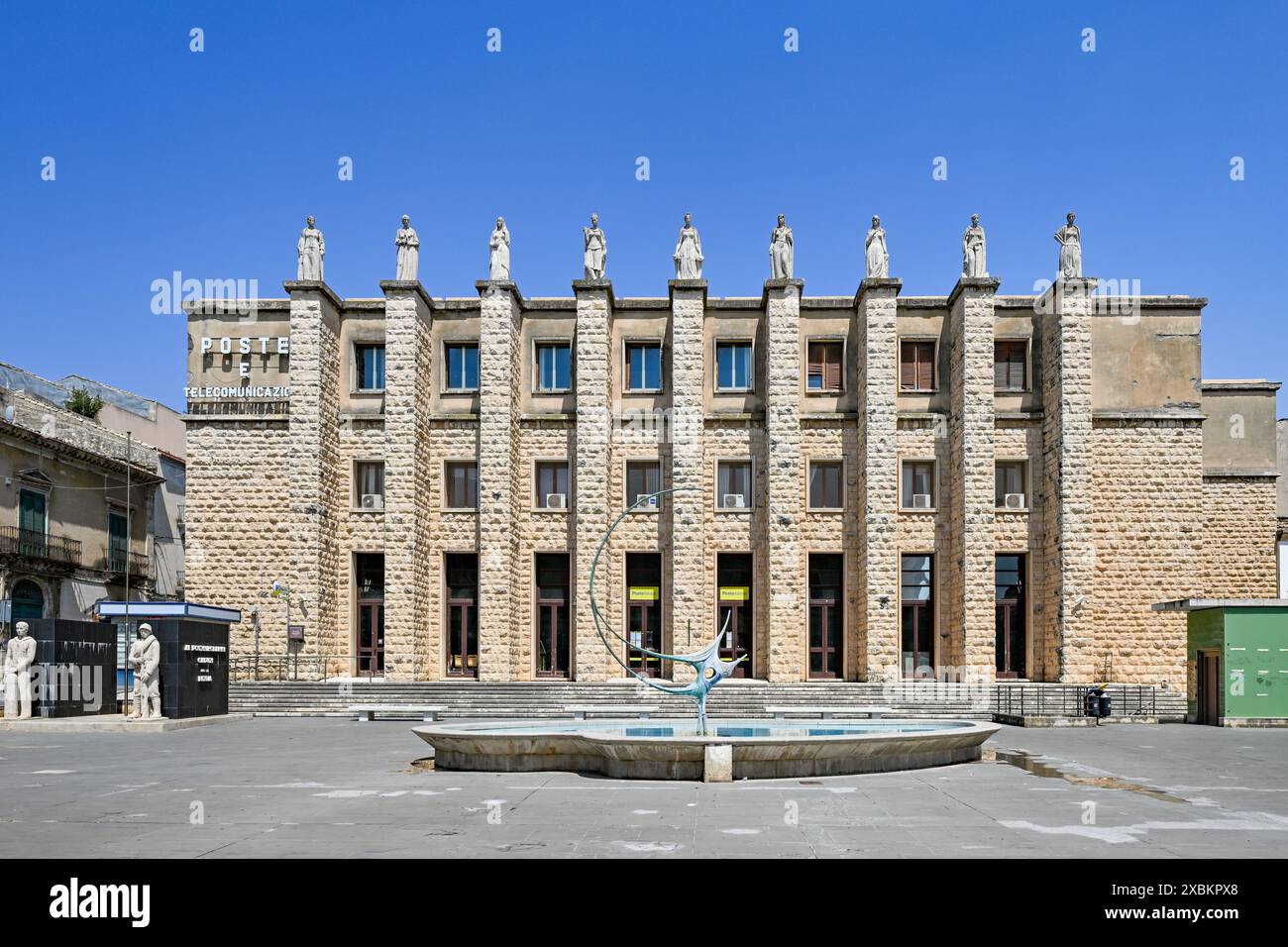 Benito mussolini statue hi-res stock photography and images - Alamy
