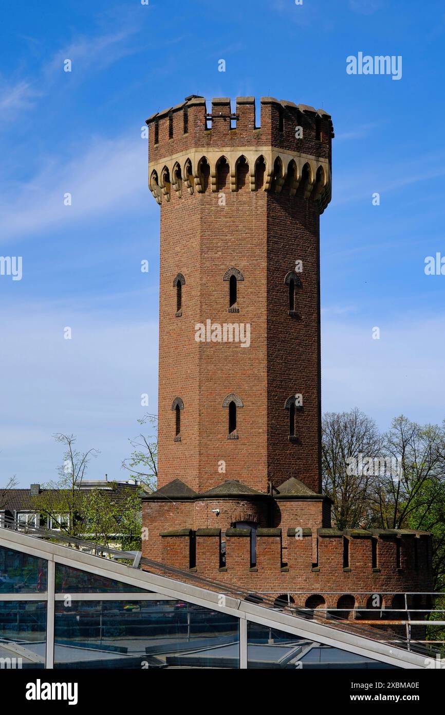 Old vintage water tower hi-res stock photography and images - Alamy