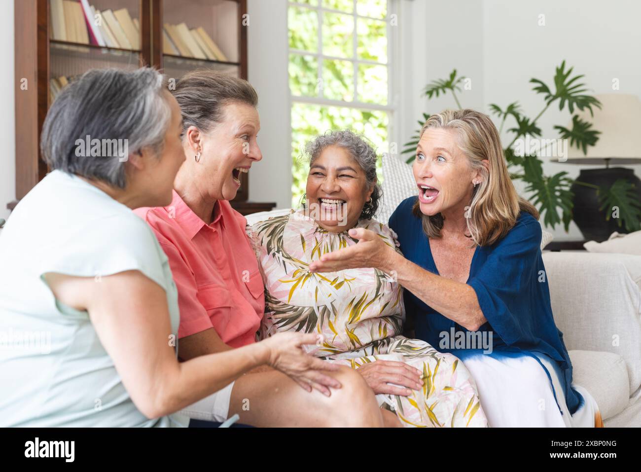 People sitting in living room hi-res stock photography and images - Alamy