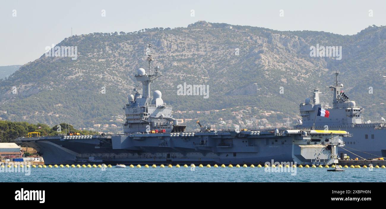 Nuclear-powered aircraft carrier Charles de Gaulle in the maritime base ...
