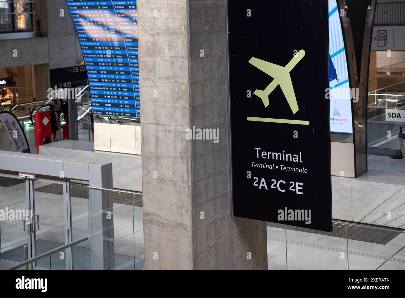 SIGN IN ROISSY AIRPORT - PANNEAU A L'AEROPORT ROISSY CHARLES DE GAULLE Stock Photo