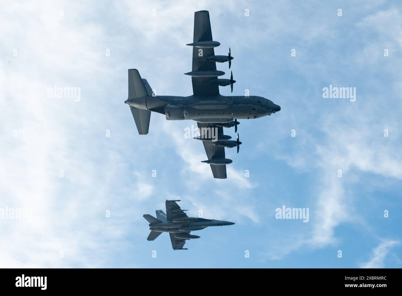 SOUTH CHINA SEA (June 10, 2024) An MC-130-J Commando II, assigned to 1st Special Operations Squadron, and an F/A-18E Super Hornet, assigned to Strike Stock Photo