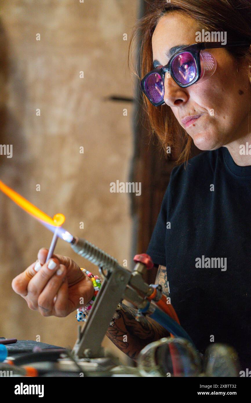 Woman blowtorch glass hi-res stock photography and images - Alamy