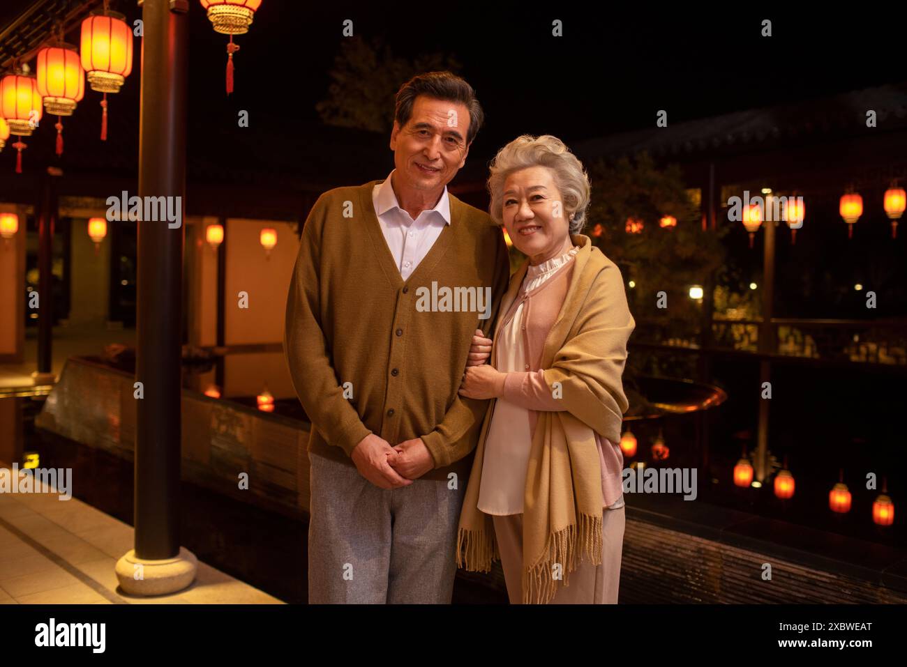 Indian senior couple in park hi-res stock photography and images - Alamy