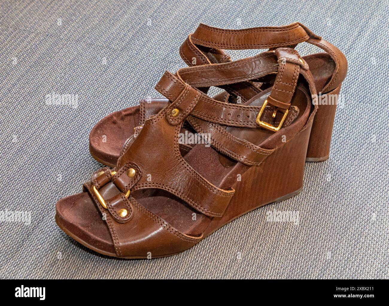 Frye Lila Feather Wedge lile Women