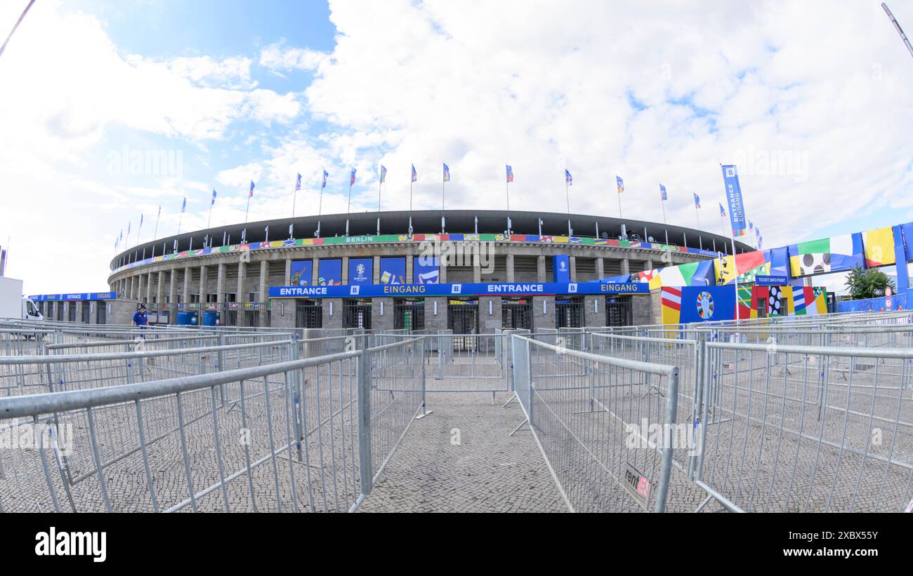 Blick auf das Stadion vor der UEFA Euro 2024, Das Olympia Stadion