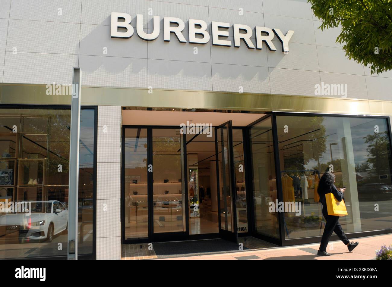 Burberry store hi res stock photography and images Page 3 Alamy