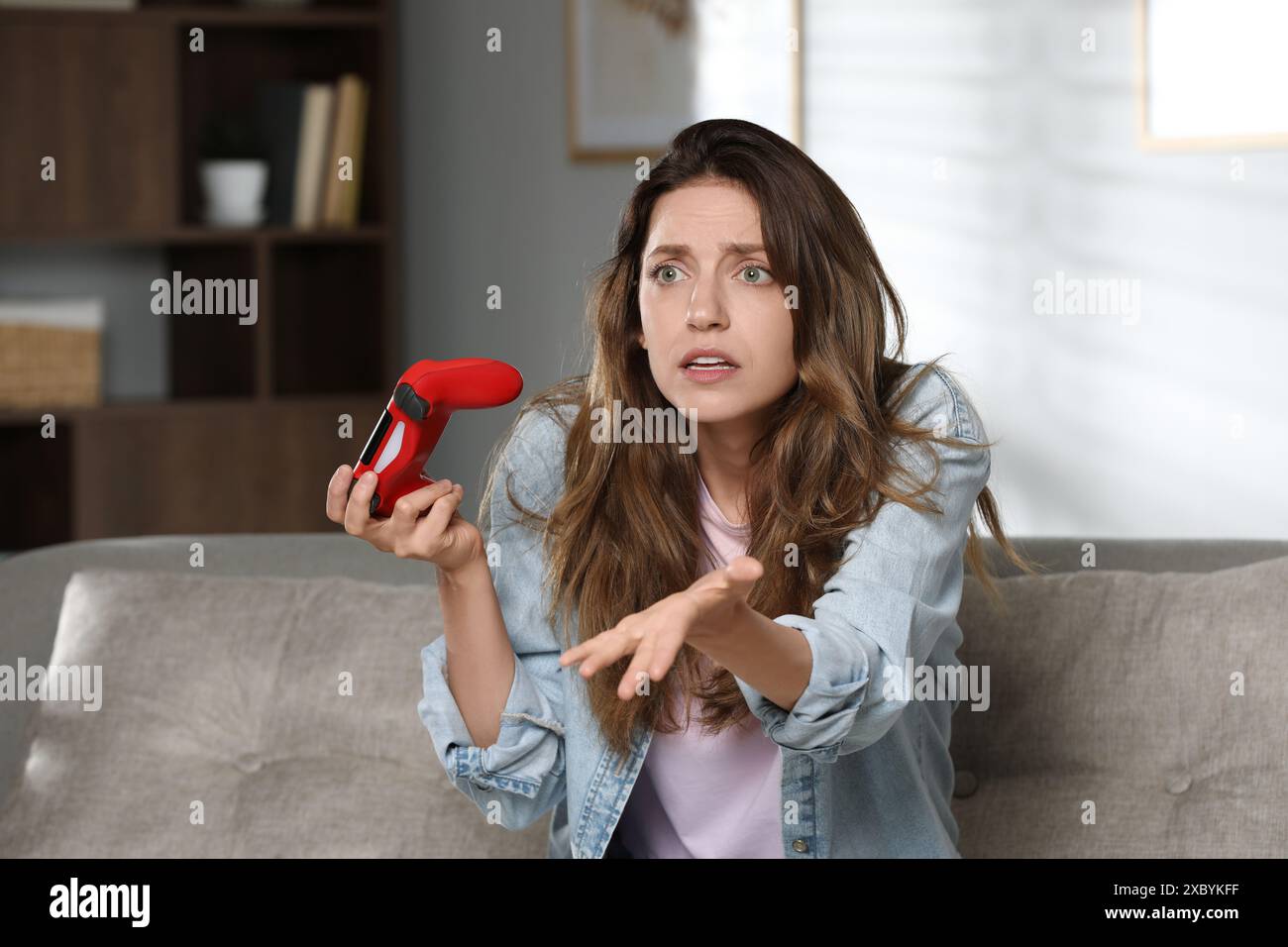 Confused gaming hi-res stock photography and images - Alamy