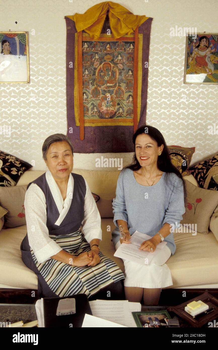 Irene FRAIN et Jetsun PEMA - Date : 20010801 ©John Foley/Opale.photo Stock Photo