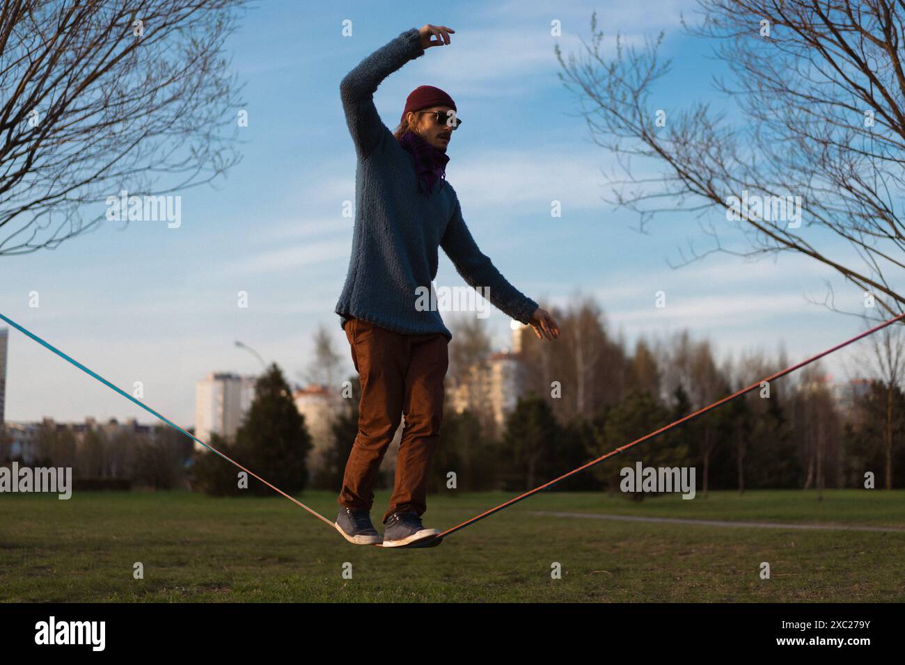 Man balancing on slackline hi res stock photography and images Alamy