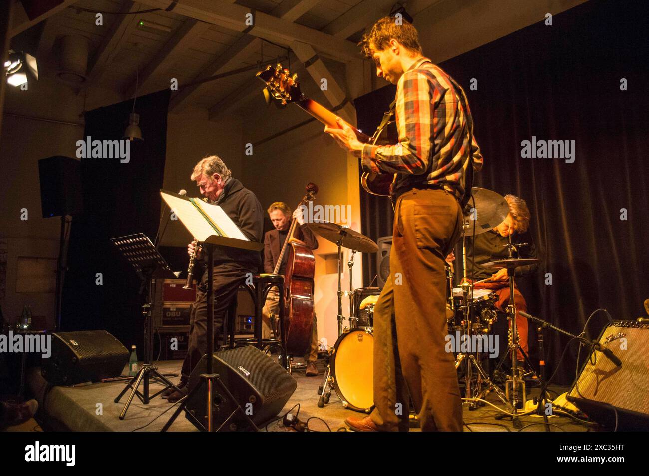 Rolf Kühn, Johannes Fink, Ronny Graupe und Christian Lillinger vom Rolf Kühn Quartett live im Bilderhaus. Gschwend, 19.03.2016 *** Rolf Kühn, Johannes Fink, Ronny Graupe and Christian Lillinger from the Rolf Kühn Quartet live at the Bilderhaus Gschwend, 19 03 2016 Foto:xDeondox/xFuturexImagex kuehn 6315 Stock Photo