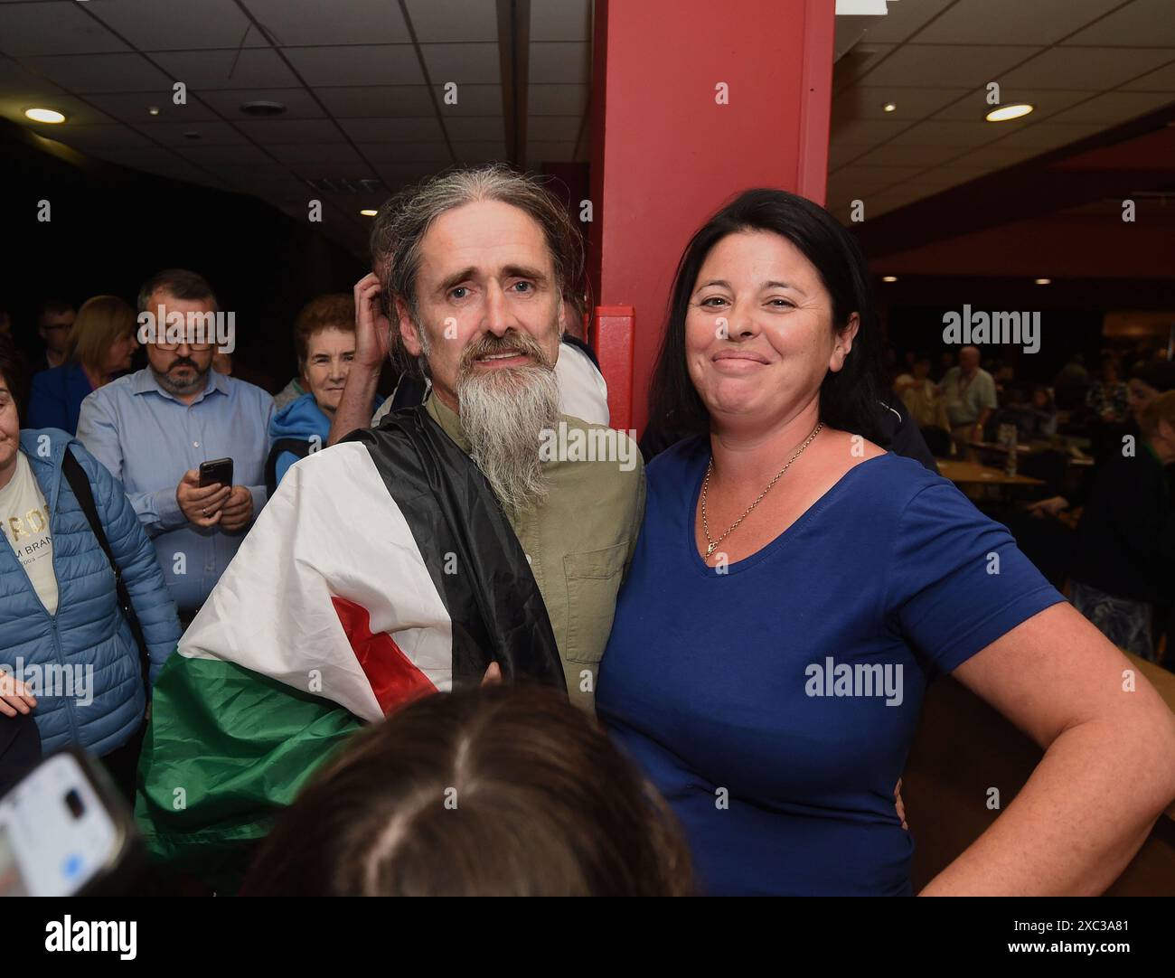 luke-ming-flanagan-with-his-wife-judy-after-being-re-elected-as-an