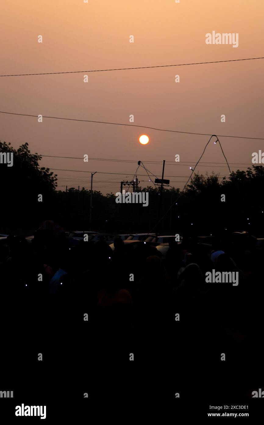 Time lapse sun behind golden hi-res stock photography and images - Alamy