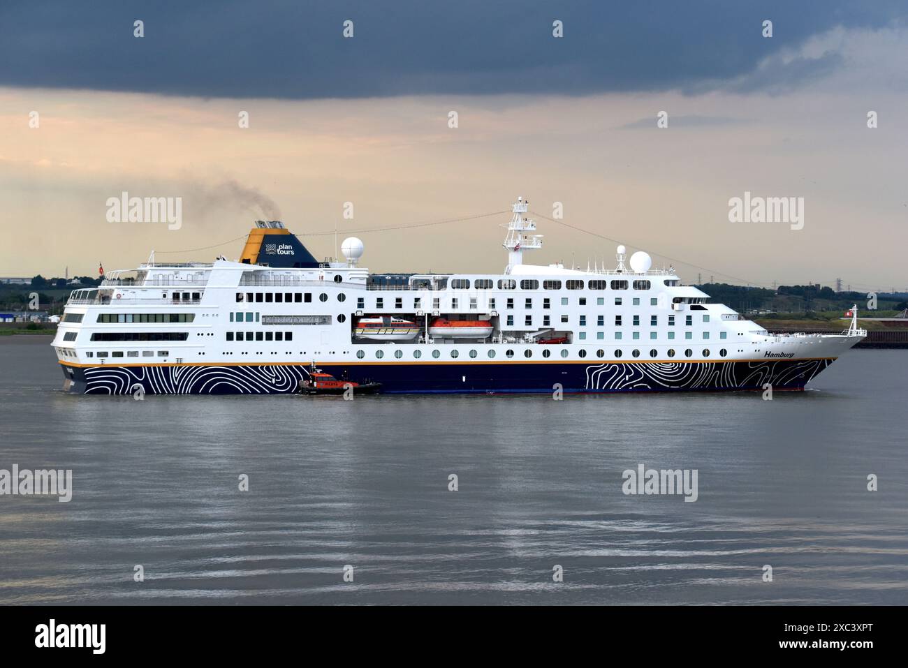 MS Hamburg is a relatively small 144.13 m luxury cruise ship operated ...