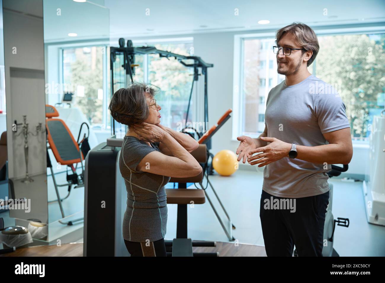 Old woman patient communicates hi-res stock photography and images - Alamy