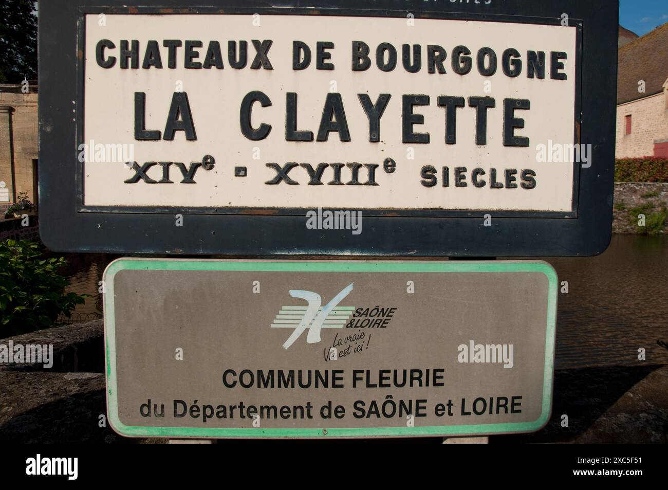 Signs for the Chateau de la Clayette, La Clayette, Saône-et-Loire, Bourgogne-Franche-Comté, Eastern France Stock Photo