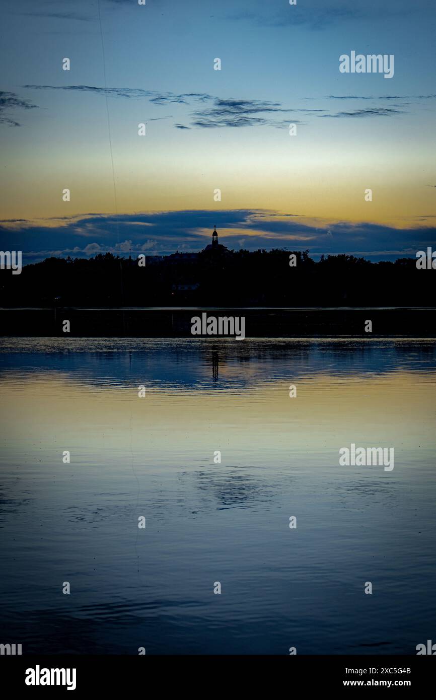 Sky river tree hi-res stock photography and images - Alamy