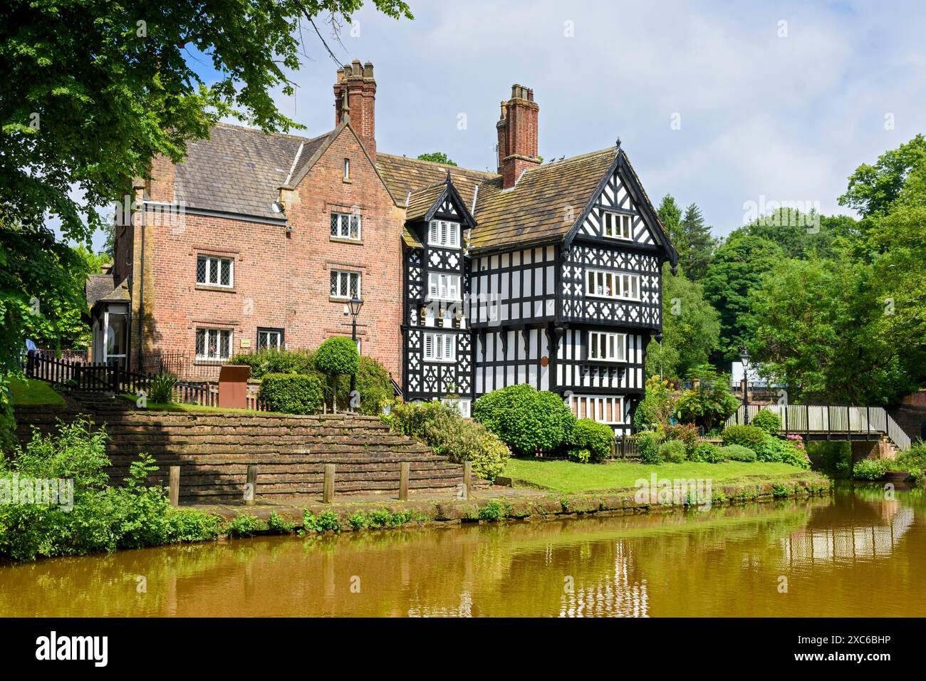 The Worsley Packet House on the Bridgewater Canal at Worsley, Salford, Greater Manchester, England, UK Stock Photo