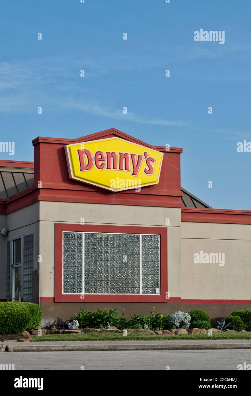 Dennys sign hi-res stock photography and images - Alamy