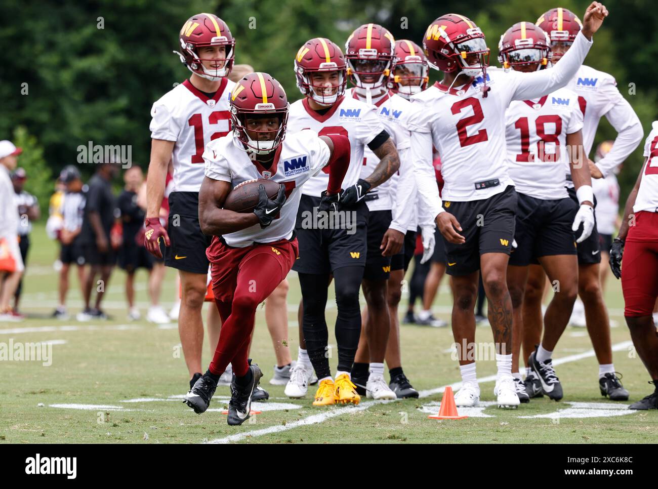 Washington Commanders wide receiver Terry McLaurin (17) performing drills at mini camp at the
