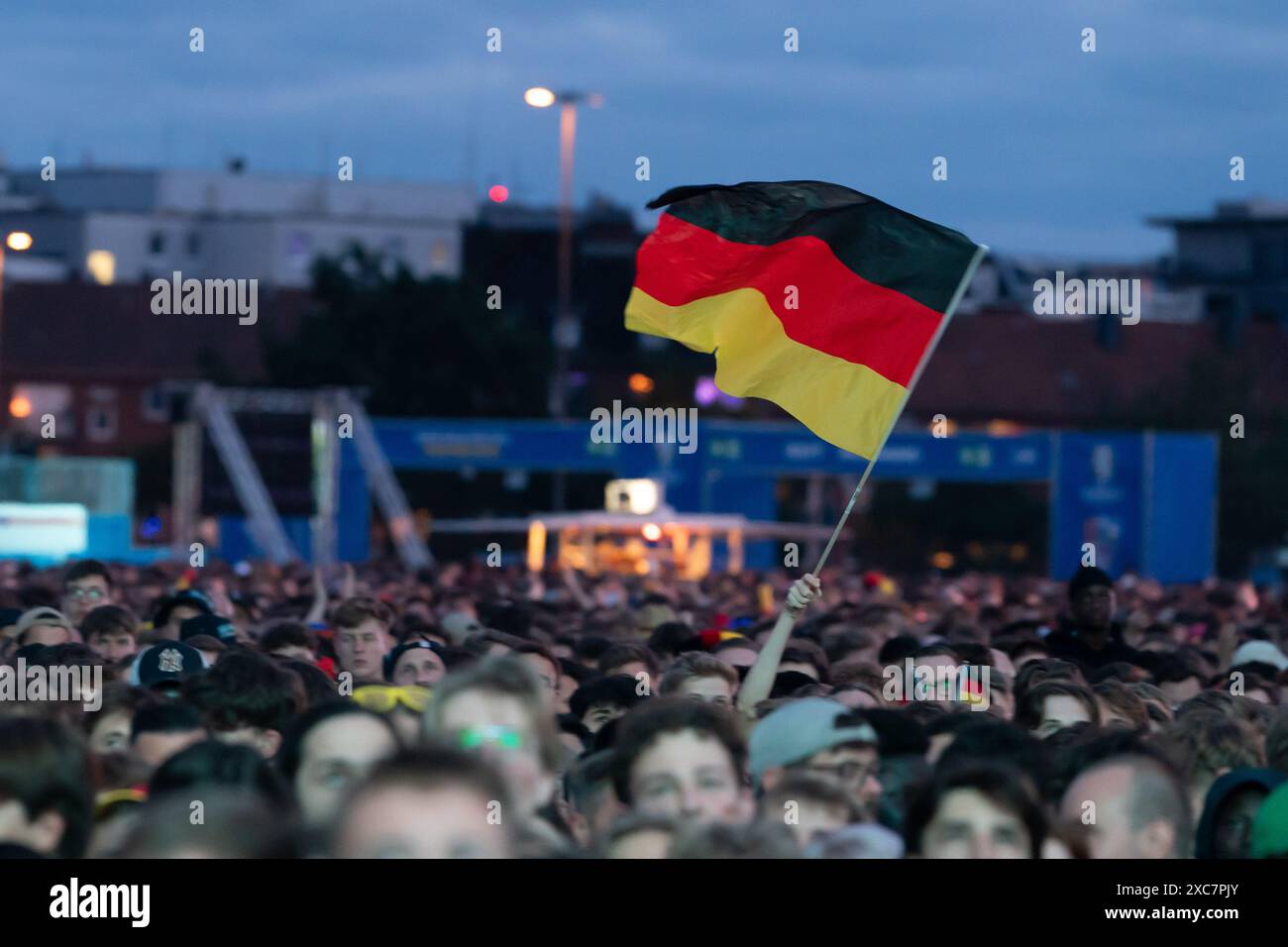 Flagge bei Public Viewing, Flagge, Fahne GER, Deutschland vs Schottland ...