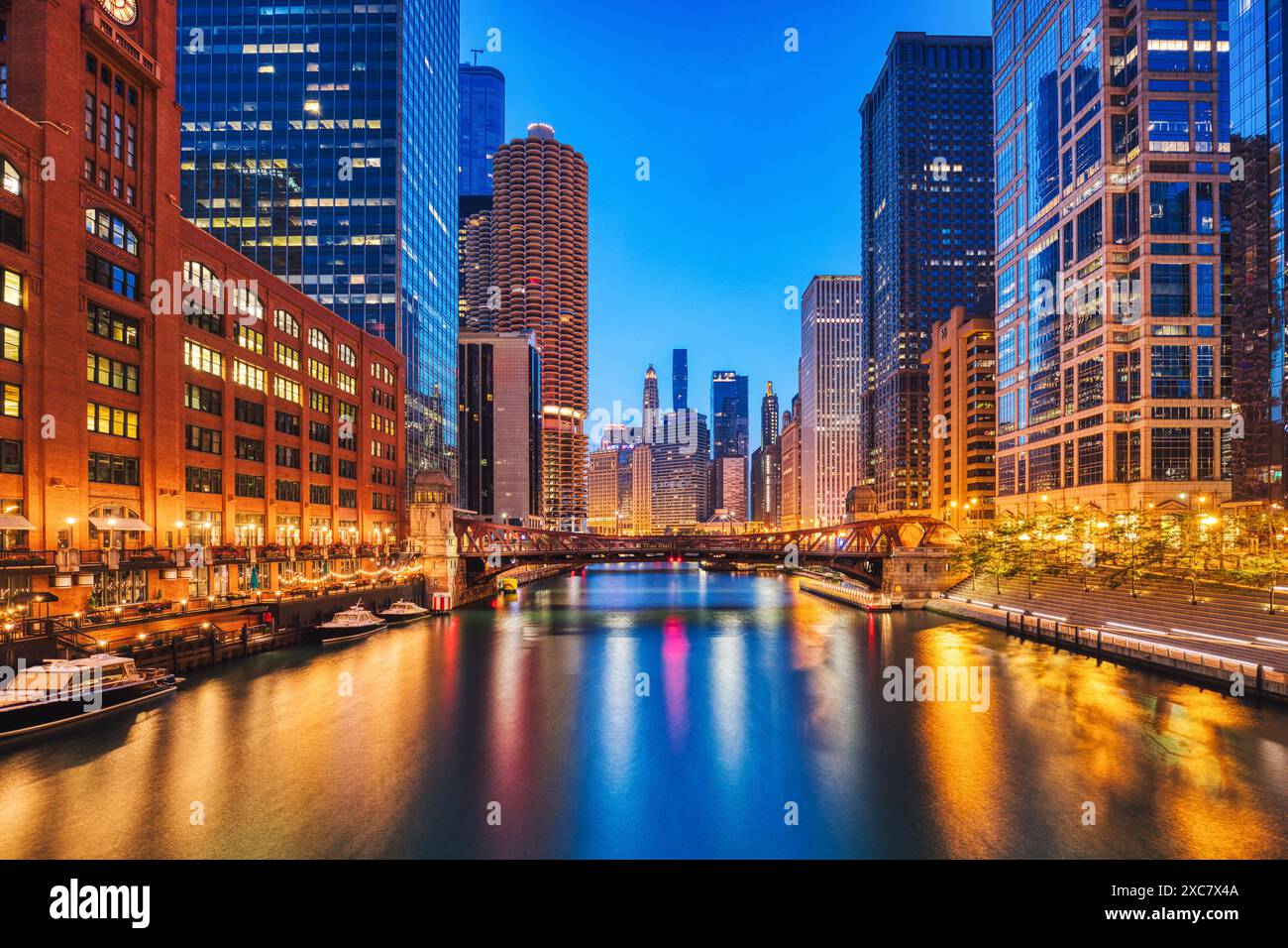 Chicago river skyline coastline hi-res stock photography and images - Alamy