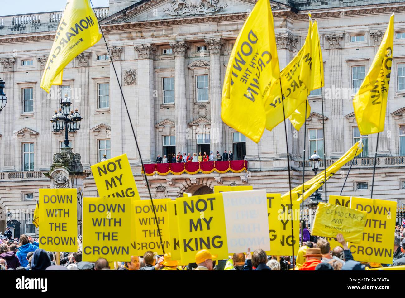 Trooping the colour 2024 protest hi-res stock photography and images ...