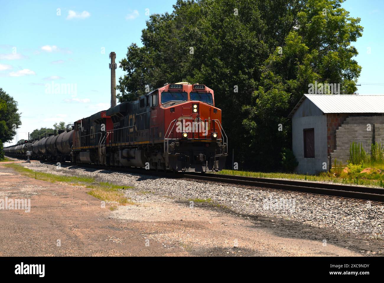 Canada railroad crossing hi-res stock photography and images - Alamy